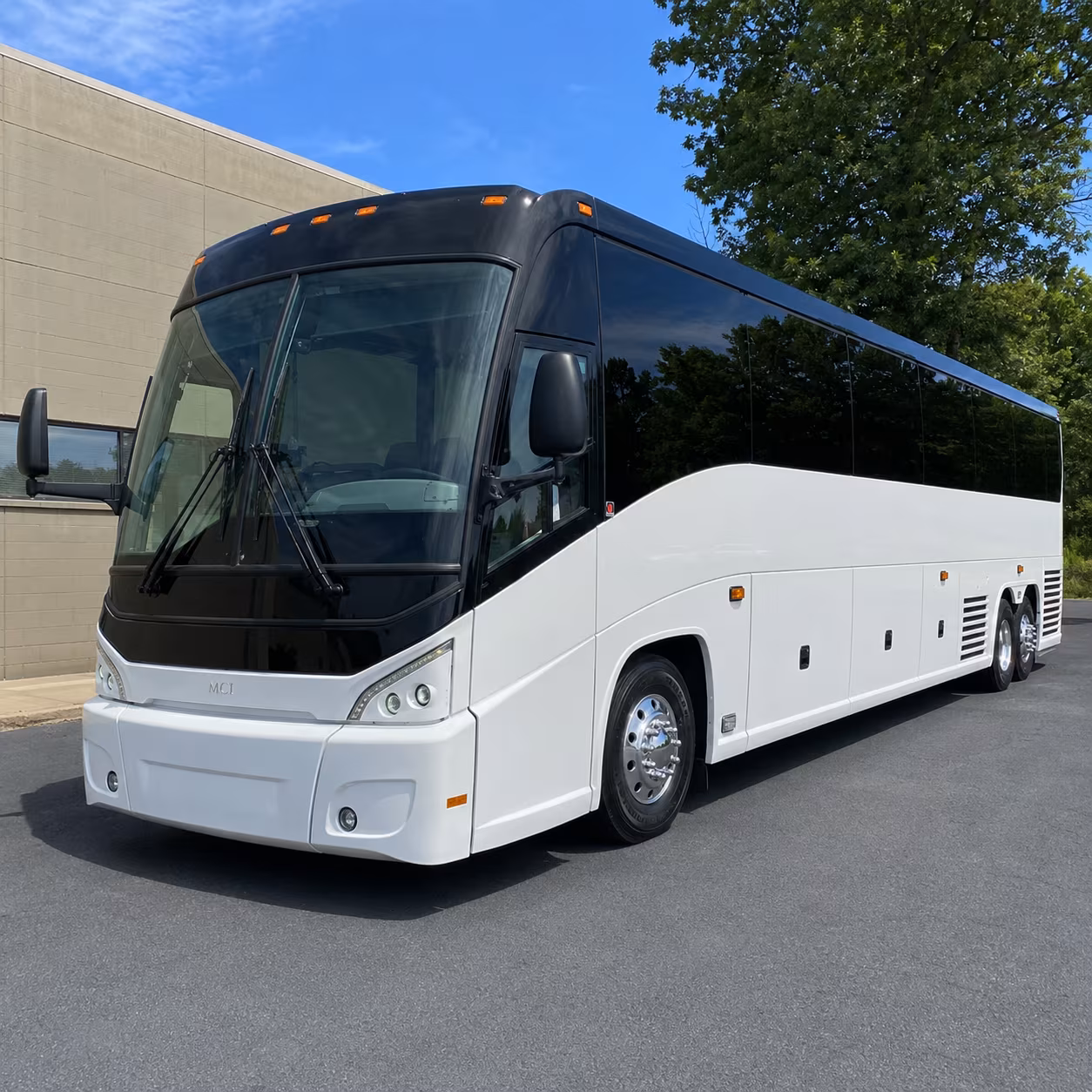 concert buses to the tuscaloosa amphitheater along the black warrior river