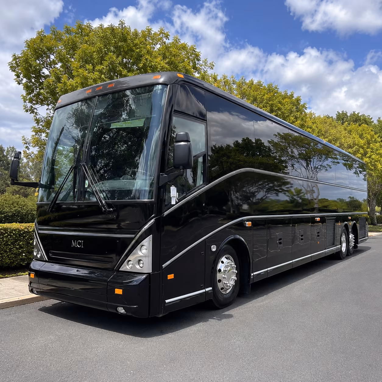 minibus rentals for smaller prom groups across tuscaloosa and northport